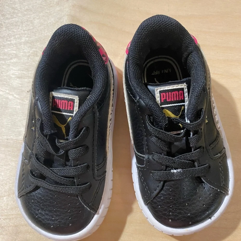 Puma Infant Sneakers size 5C (JY)